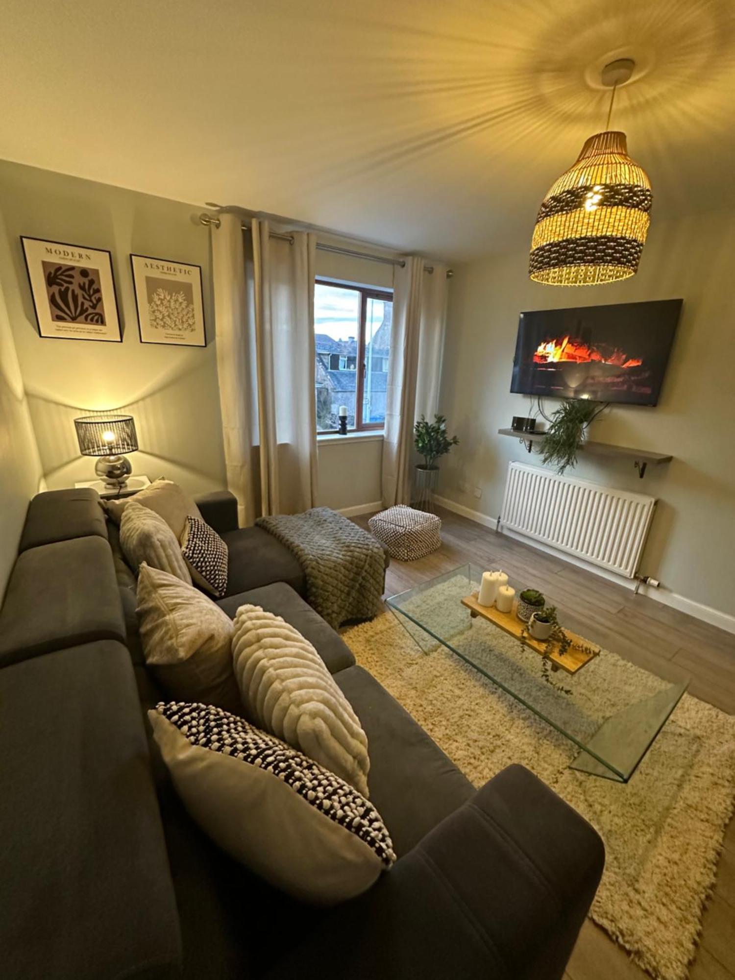 Lovely Modern 2 Bedrom Unit Close To City Center Dalneigh Kültér fotó